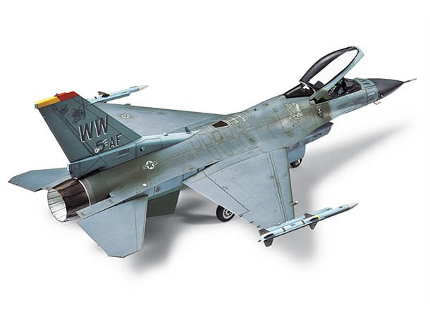 Lockheed F-16CJ Block50 Fighting Falcon Tamiya 1:72 Byggsats 